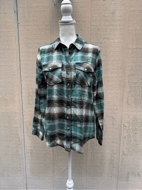 Women’s Green Plaid Button-Down Shirt